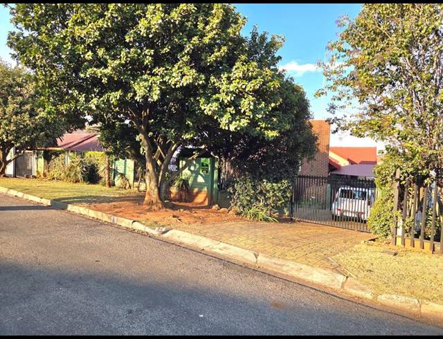 3 BEDROOM HOUSE FOR SALE IN WOODMERE